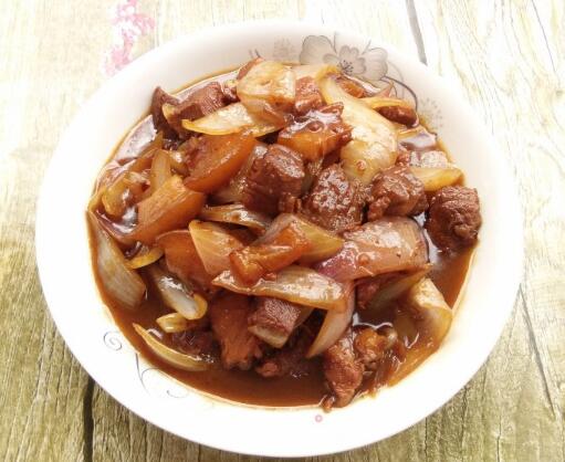 家常蜜汁洋葱烧肉制作方法