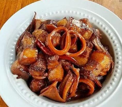 酱香浓郁的红烧鱿菇肉制作过程