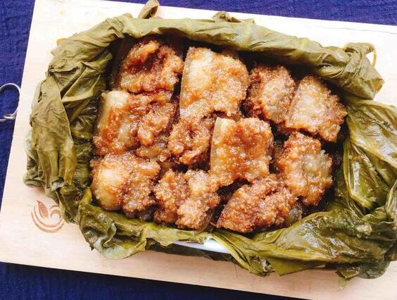 让你胃口大开的五香荷叶粉蒸肉制作过程