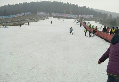 督公山滑雪乐园