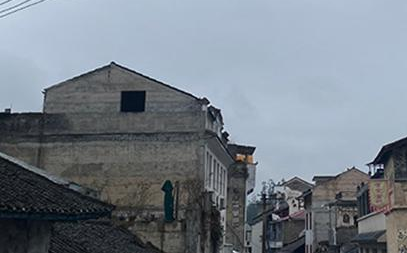 今天，怀化新晃县天空阴沉
