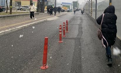 今晨，石家庄飘雪