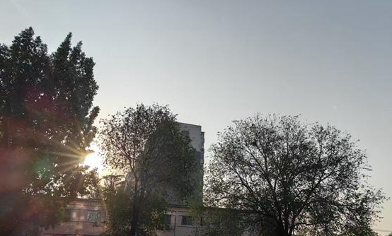 今晨，北京天气晴朗