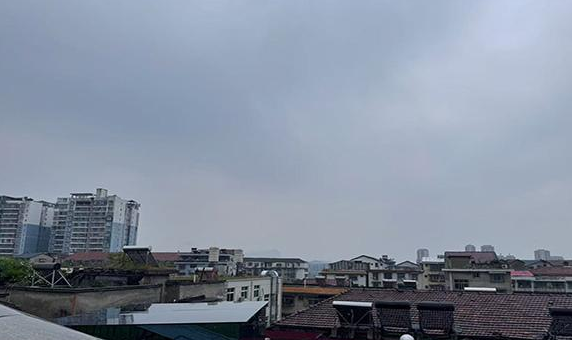今天上午，湖南省辰溪县出现降雨