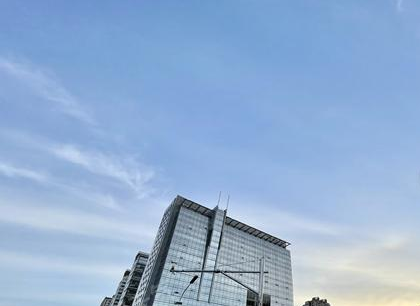 今晨，北京天气依然晴朗，气温较为舒适