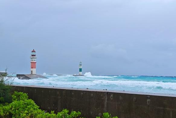 6月12日，受“蝴蝶”影响，三沙永兴岛海面波涛汹涌