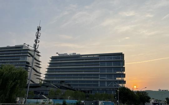 今晨，北京天气凉爽，天空云量较多