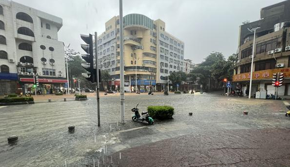 今晨，阳江江城区出现道路积水