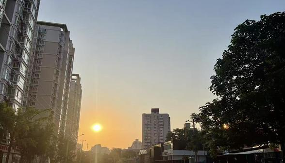 今晨，北京天气晴朗