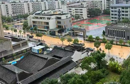 7月10日，福州罗源县遭遇强降雨致道路积水