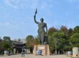 中国大叔做5毫米花瓶惊呆外国网友 最小作品仅2毫米