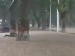 郑州暴雨湖北小伙泡水16小时救50多人 身上血流不止却一次次冲进急流