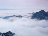 黄山今年首降小雪现云海奇观 日出后宛若琉璃境水晶宫