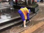 重庆暴雨多条路段出现严重积水 市气象台发布强对流预警