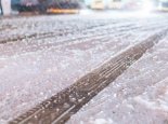 湖南多地道路结冰对交通出行不利 多条高速收费站入口实行交通管制