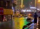 长沙暴雨有门店被淹近半积水没过轮胎 未来三天多云为主雷雨活跃