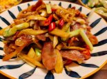 火麻油炒腊肠小竹笋简单步骤大揭秘