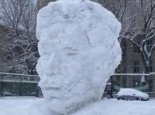 雕塑系大学生用雪堆出鲁迅塑像 网友：禁止专业选手参赛