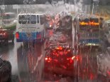 南昌暴雨影响多条公交线路暂停发班 部分路段积水严重无法停靠