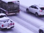 降雪致内蒙古乌海荣乌高速多车连环相撞 事故造成3人不幸身亡