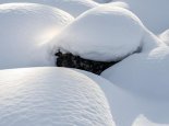 沈阳遭遇暴雪市民街头用力推轻轨 网友：头一回见推火车的