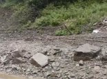 四川汶马高速暴雨致泥石流道路中断 目前仍采取远端分流措施