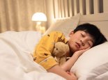 宿管阿姨一夜4次帮学生盖被子 学生：觉得像妈妈一样很温暖