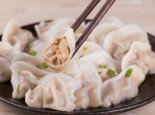 情侣冬至因吃饺子意见不合起争执 最终选择鸳鸯锅一边煮饺一边煮汤圆