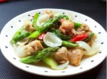 芦笋百合炒鸡丁快捷制作指南