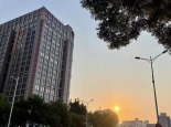 晴热暴晒！北京今天最高气温可达38℃ 明天仍将有高温天气